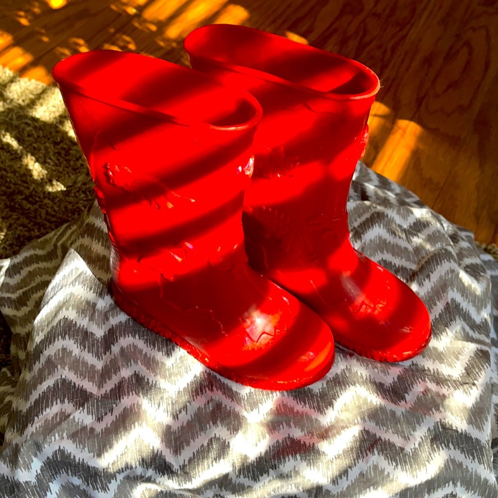 Kids rain boots size 10c
